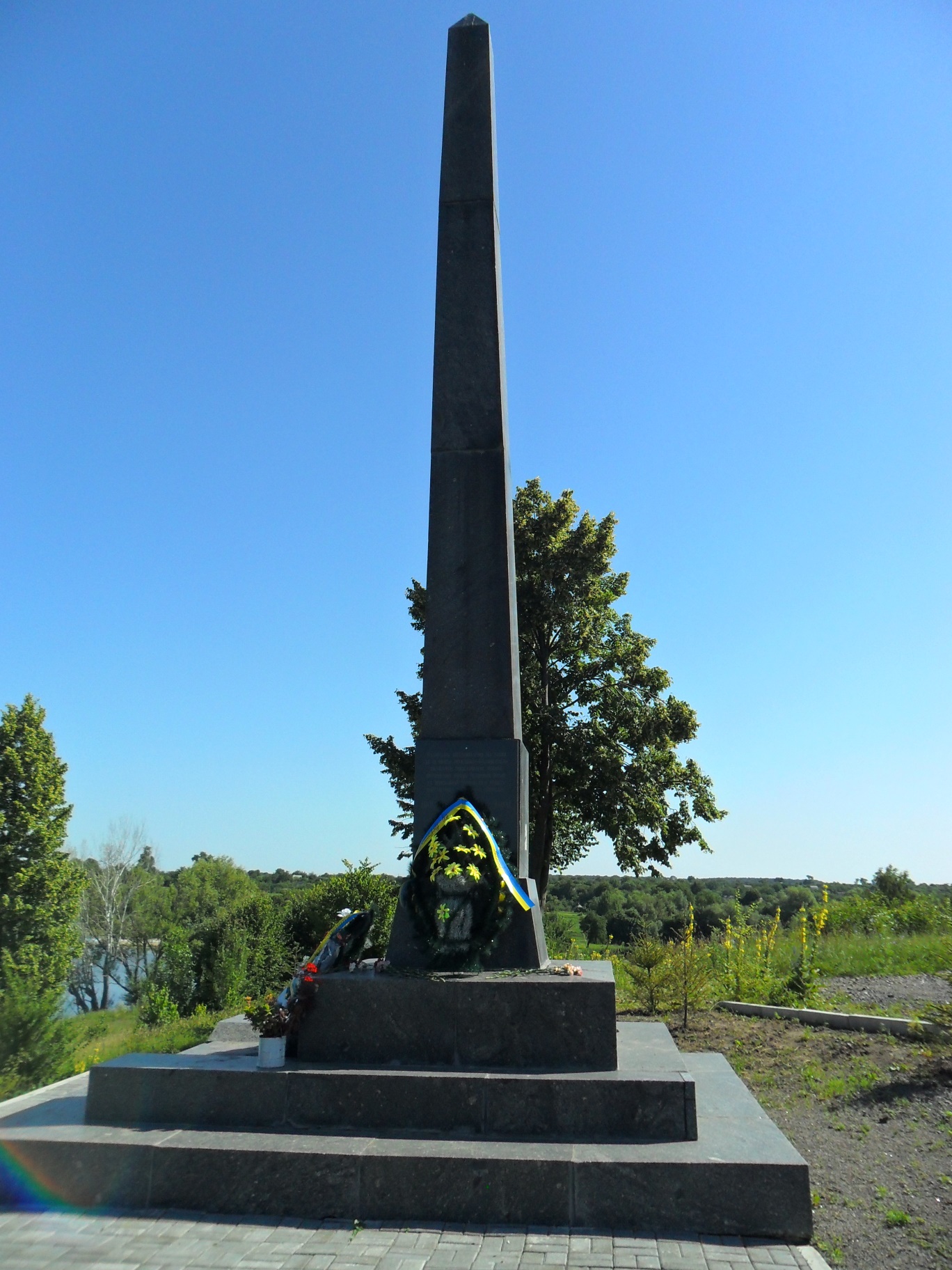 Пам'ятник розстріляним у Талимонівському яру