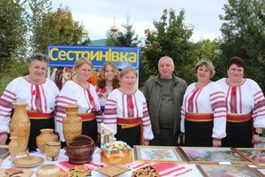 Гостинно, смачно, із вишивками та піснями – виставка світлиць старостинських округів Козятинської громади