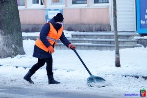 Комунальники не припиняють прочистки вулиць