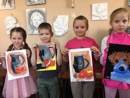 До Дня художника учні образотворчого відділення Козятинської дитячої музично школи подарували вітання своїм творчим наставникам